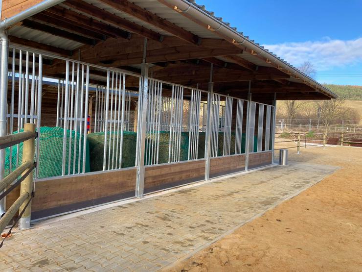 Bild 17: Heuraufe und Futterraufe Top - Weideraufe und Weidehütte mit Fressgitter / Offenstall