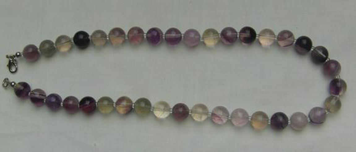 Bild 5: Edelsteincollier mit dem Fluorit