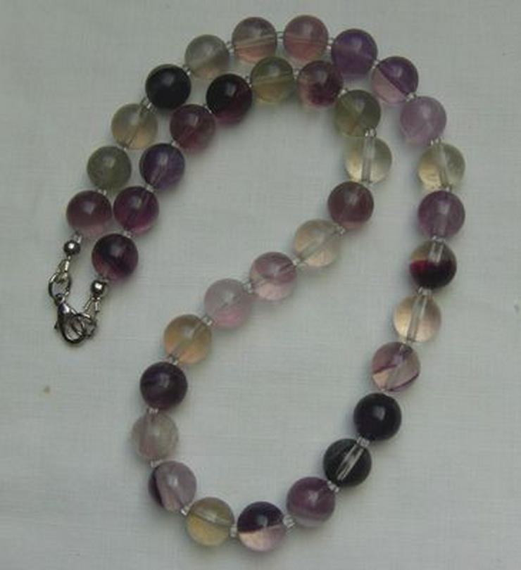 Bild 3: Edelsteincollier mit dem Fluorit