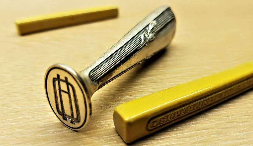 Bild 2: Siegel Stempel 1938 SILBER Initialen Prägung OH