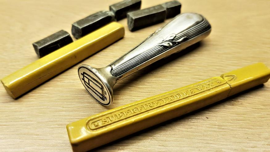 Bild 10: Siegel Stempel 1938 SILBER Initialen Prägung OH