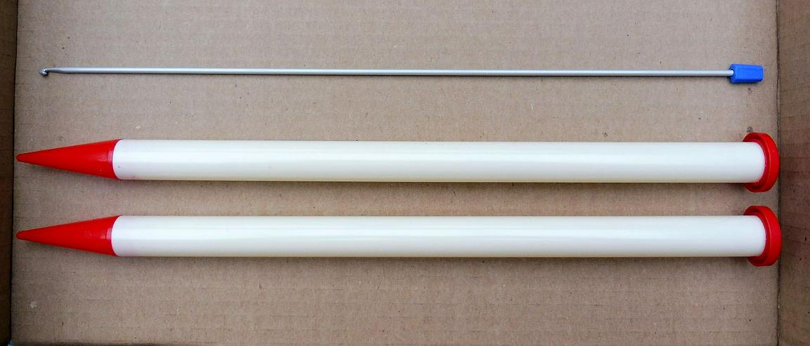 Jumbostricknadel 35 cm und Häkelnadel Stärke 3  34 cm lang