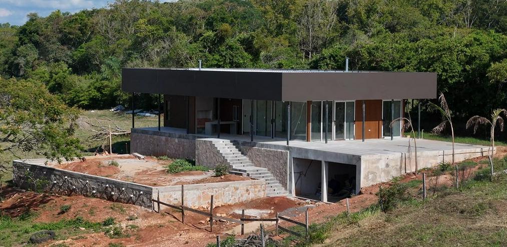 Moderne Neubau-Villa mit Pool in Independencia / Paraguay