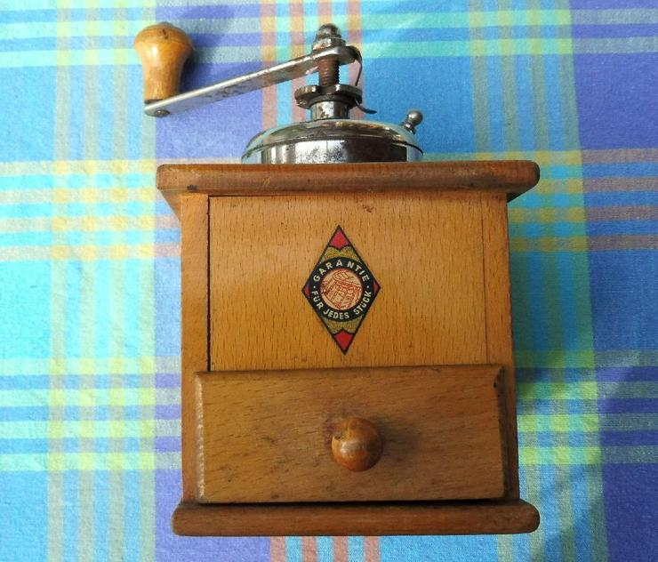 Bild 5: Nostalgische Holzkaffeemühle als Zuckerspender