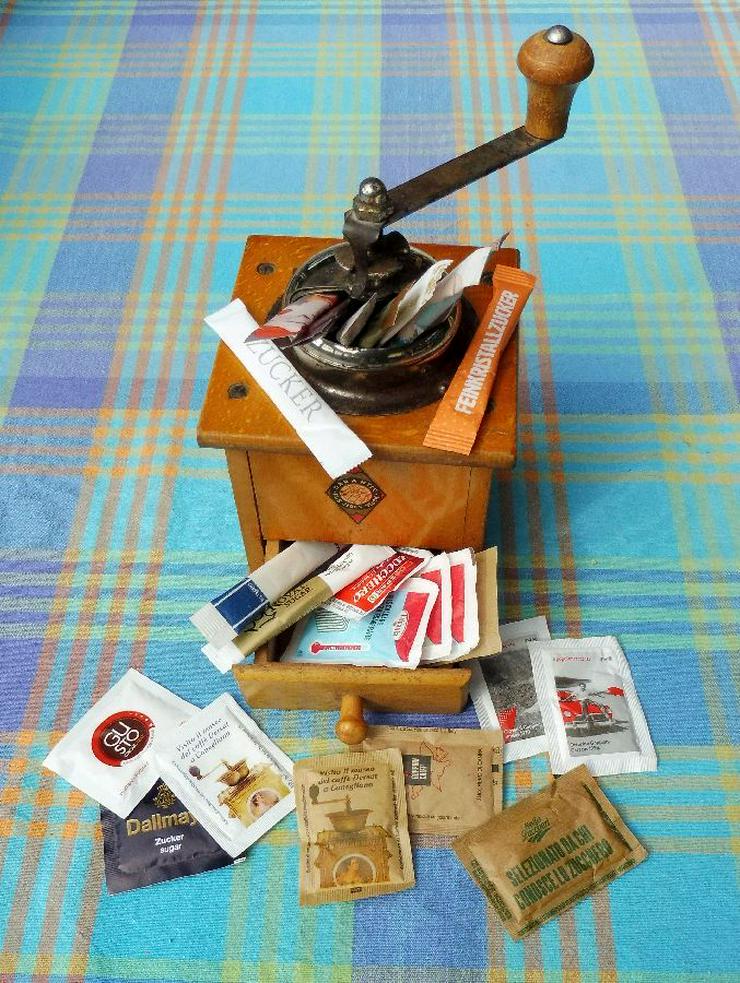 Nostalgische Holzkaffeemühle als Zuckerspender - Weitere - Bild 1