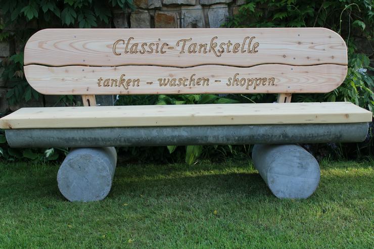 Bild 4: Betonbank. Bank für Fahrradwege.