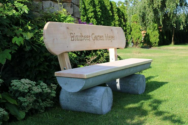Bild 2: Betonbank. Bank für Fahrradwege.