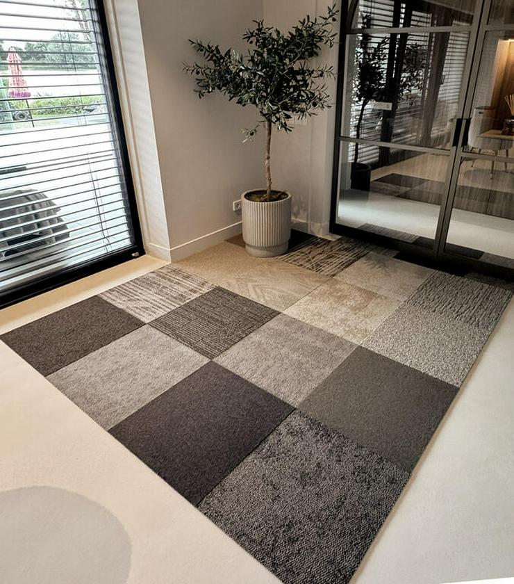 Bild 2: Dekorative Teppichfliesenmischungen in Grau, Braun, Beige, Farbe