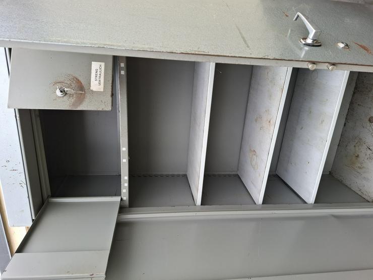 Bild 2: stabiler Blechschrank 196 x 97 x 50 cm 2 x abschließbar