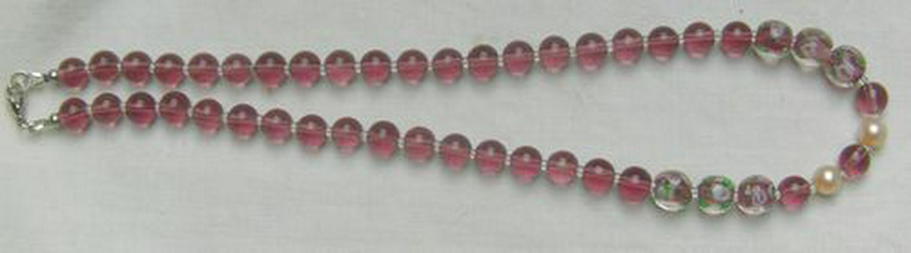 Bild 4: attraktive Glasperlenkette