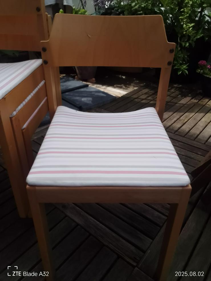 Bild 2: STABILE VOLLHOLZSTÜHLE