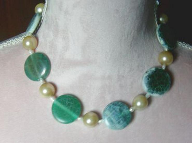 Bild 6: Edelsteinkette mit einen Bandachat und Perleneinlage