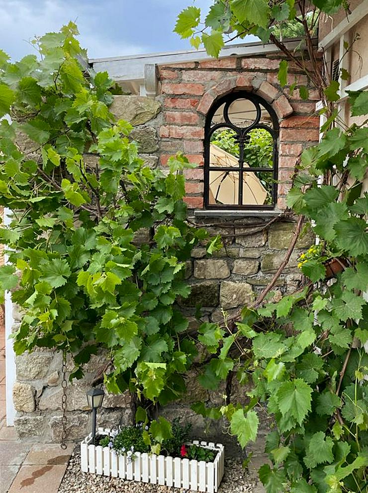 Bild 11: klassisch rote Backsteine uralte Ziegel Klinker Gala Bau Garten Gestaltung Landhaus used look shabby chick