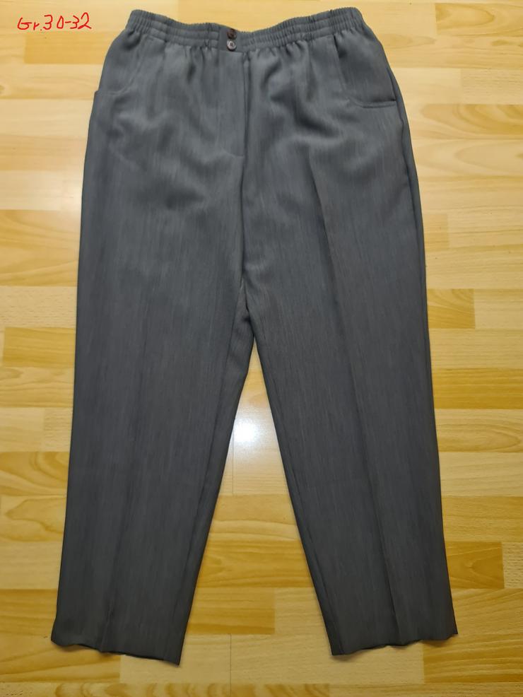 Bild 11: Auflösung von Markenware 1 Herrenanzug und Markenware verschiedener Damenbekleidungen