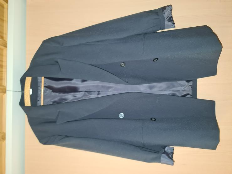 Bild 13: Auflösung von Markenware verschiedener Damenbekleidungen und Markenware 1 Herrenanzug