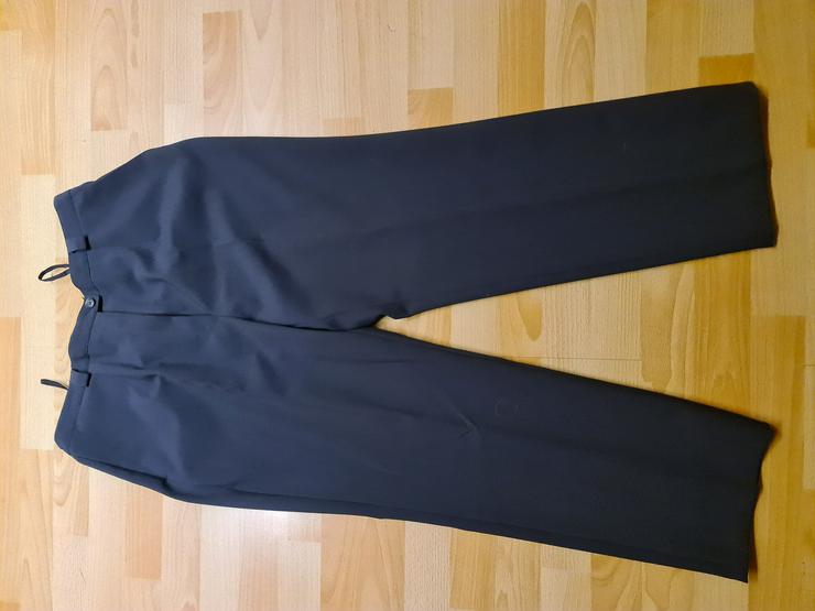 Auflösung von Markenware verschiedener Damenbekleidungen und Markenware 1 Herrenanzug - W32-W35 / 44-46 / L - Bild 1