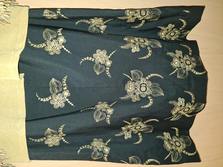 Bild 13: Auflösung von Markenware verschiedener Damenbekleidungen und Markenware 1 Herrenanzug