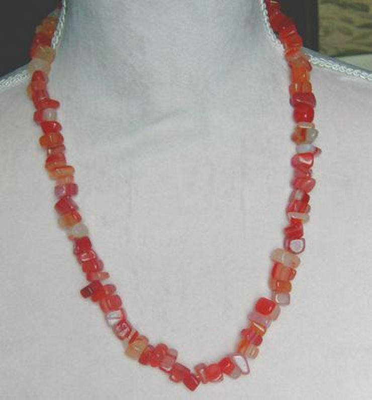 Bild 5: Halskette mit facettierten roten Glassteinchen