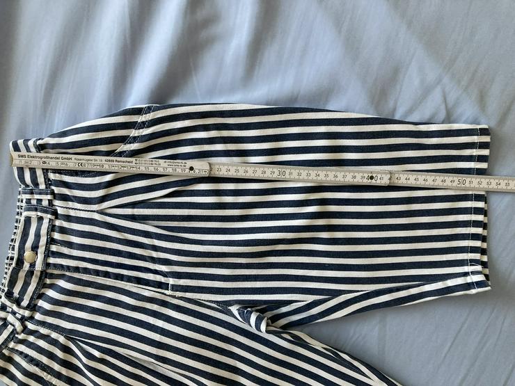 Bild 3: NEU Bermuda Hose Gr. 140 blau-weiss gestreift