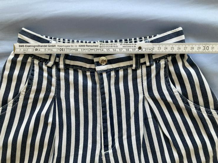 Bild 2: NEU Bermuda Hose Gr. 140 blau-weiss gestreift
