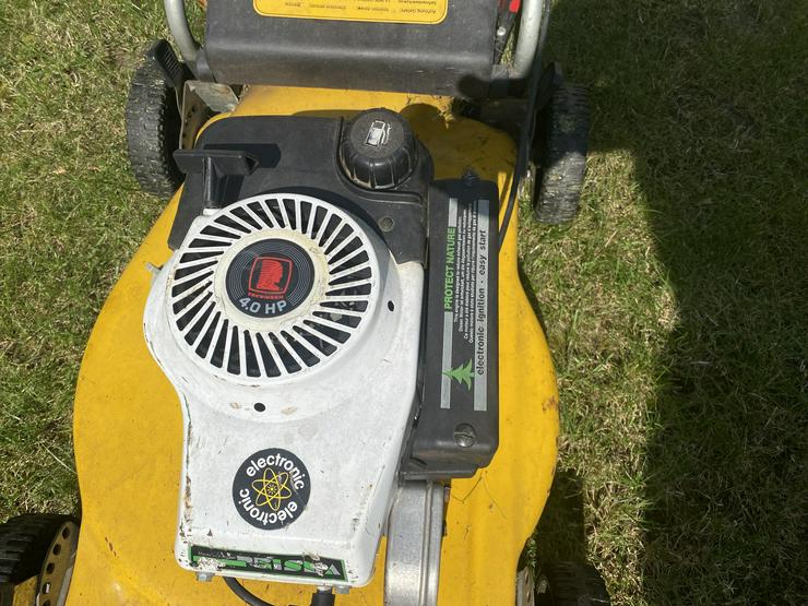 Bild 3: Benzin-Rasenmäher Prisna Electronic Easy start  4.0 HP