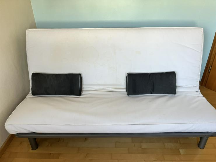 Bild 4: Bequeme Klapp-Schlaf-Couch