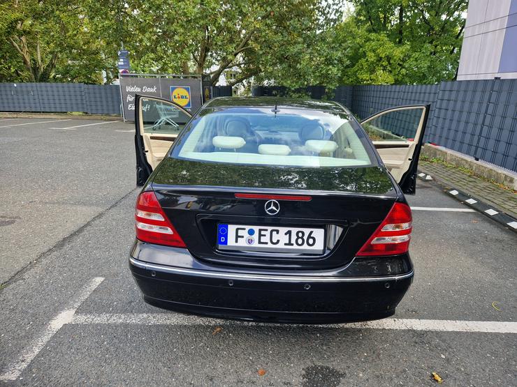Bild 8: Mercedes-Benz C 280 Limousine  Elegance 7G-Tronic