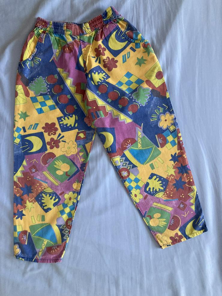 NEUWERTIG Hose bunt Gr. 110 Karneval Flower Power - Größen 110-116 - Bild 1