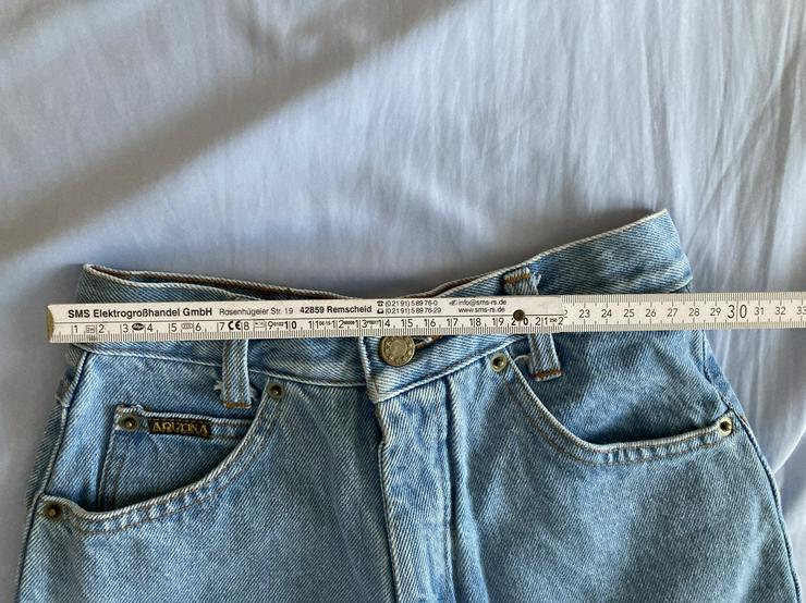 Bild 2: NEUWERTIG Jeans Shorts Gr. 140