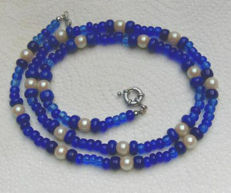 Longkette, blauer Rocaille mit Perleneinlage - Halsketten & Colliers - Bild 1