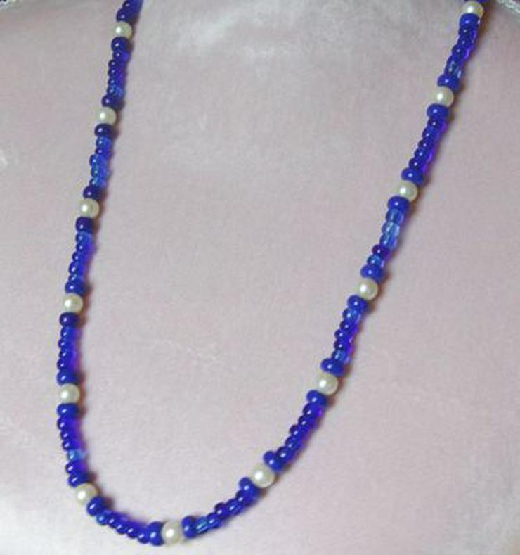 Bild 3: Longkette, blauer Rocaille mit Perleneinlage