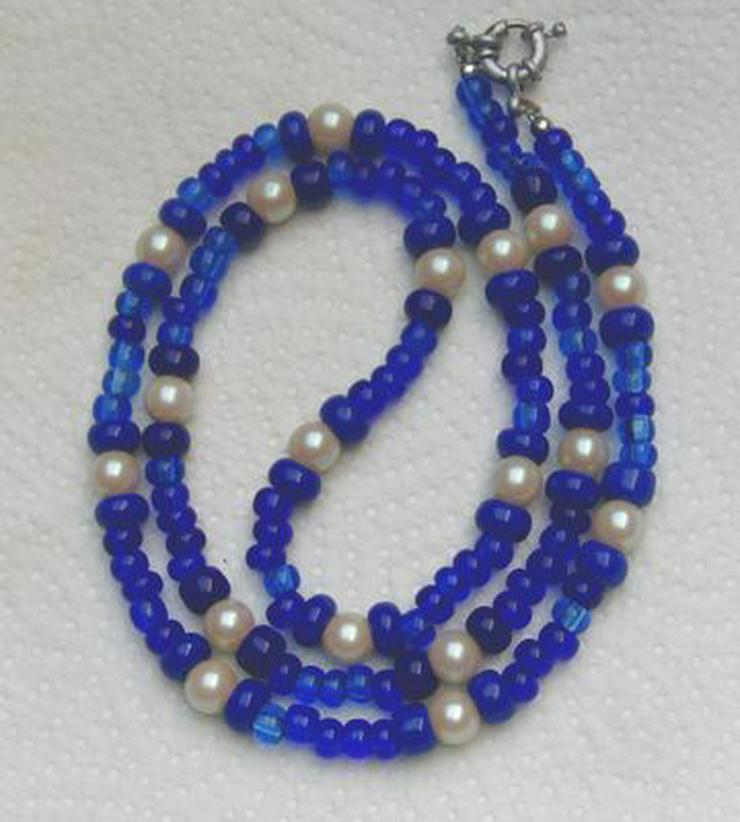 Bild 2: Longkette, blauer Rocaille mit Perleneinlage