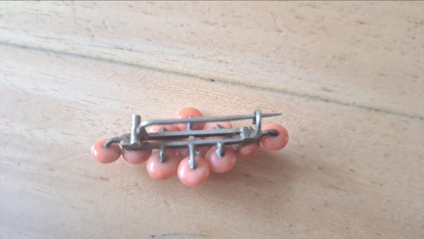 Vintage : antike Brosche Rote Koralle große Perlen auf Silber (800 er) NEU