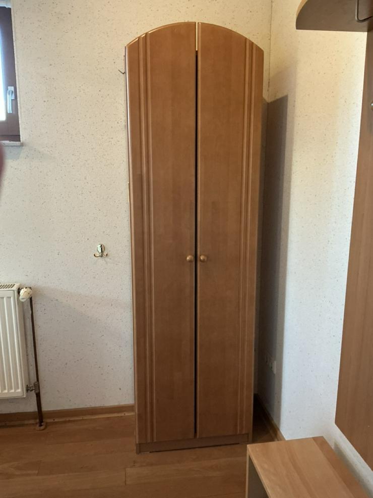 Garderobe und Garderobenschrank