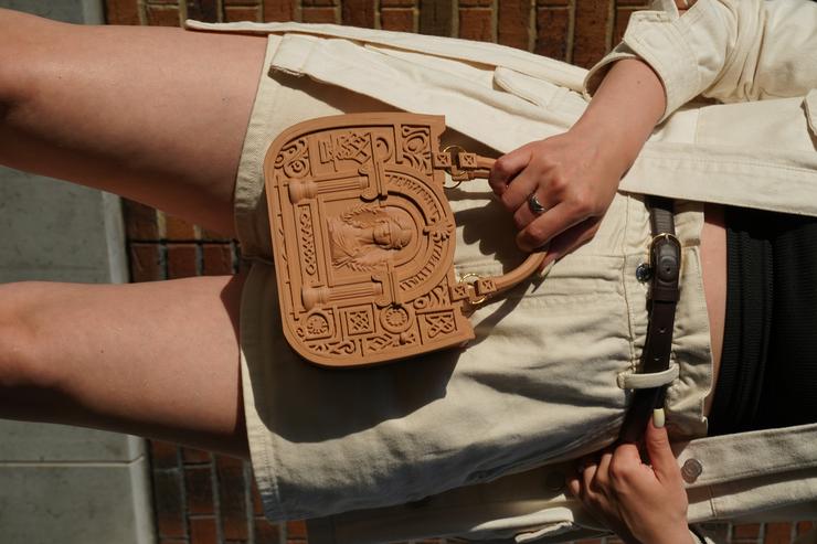 SÉRÉAL 3D‑Designertasche – Gerechtigkeit & Stärke in tragbarer Form