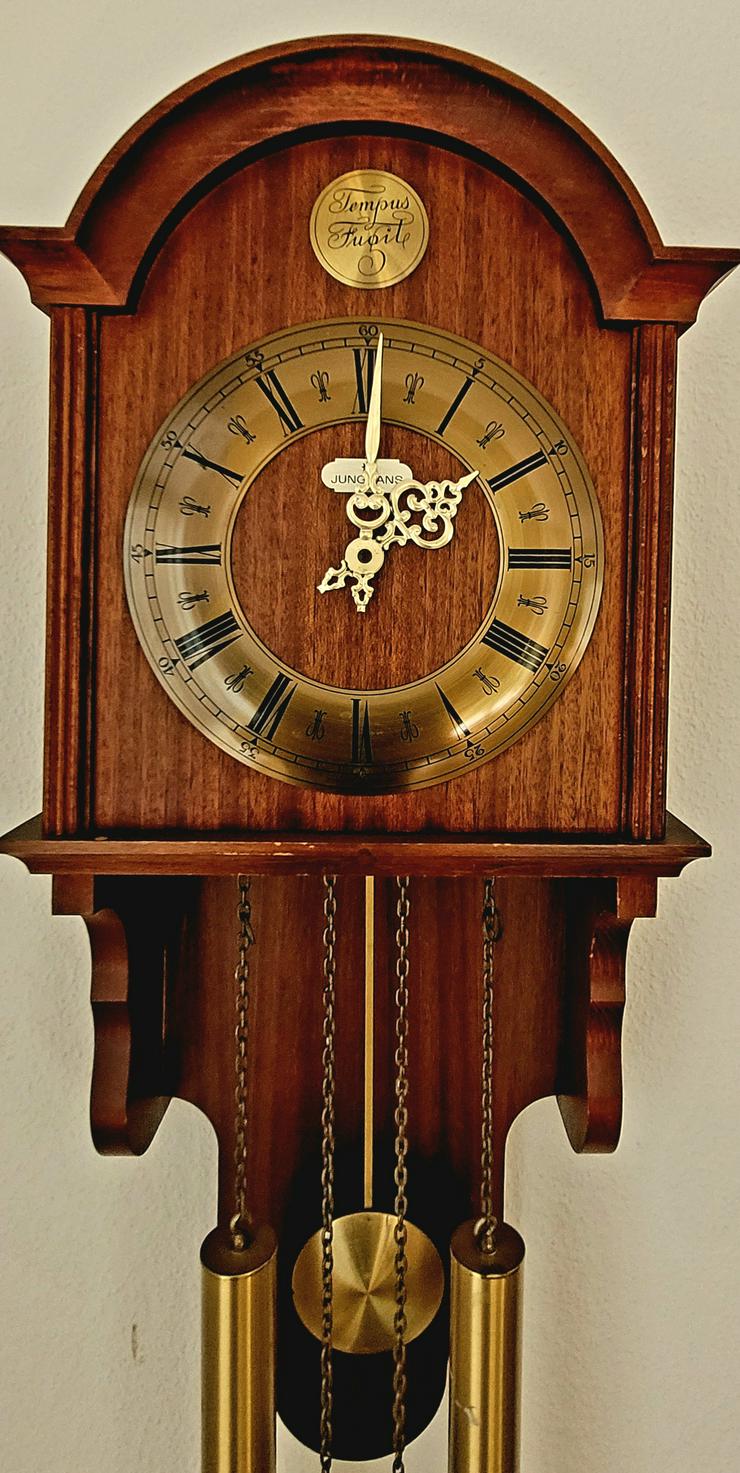Bild 2: Dekorative Pendeluhr im Gelsenkirchener Barock-Stil