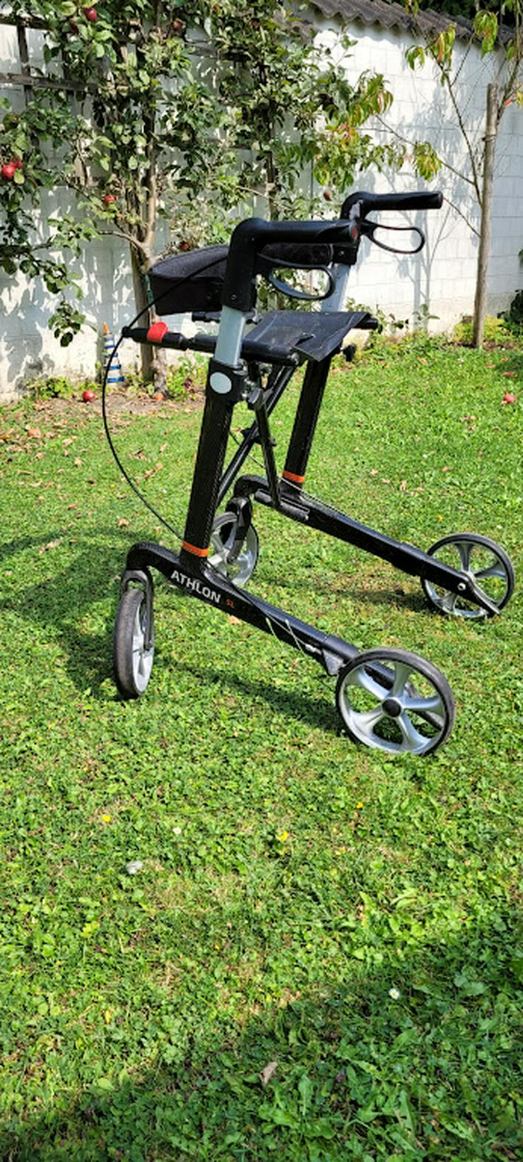 Endlich mobil ! ---- Mit einem schicke Rollator.