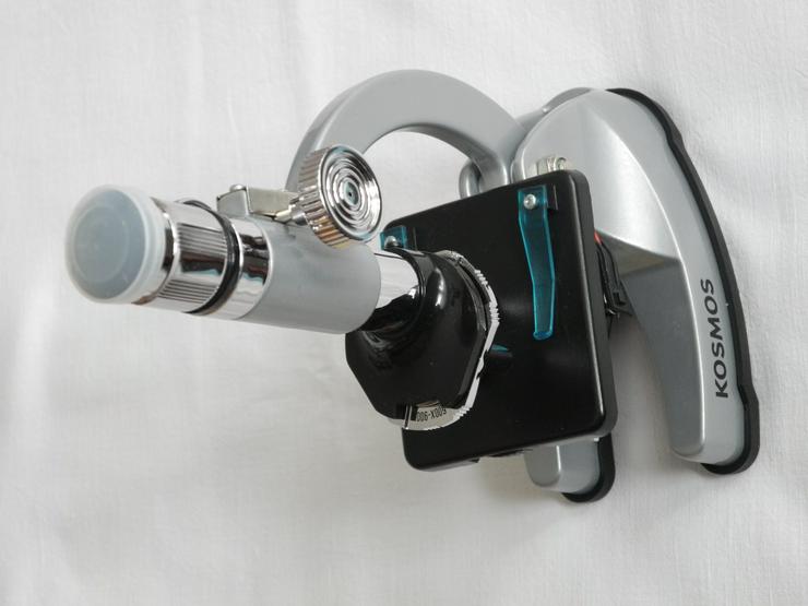 Bild 6: Kosmos Experimentierkasten, Schülermikroskop, Glaslinsen u. Licht