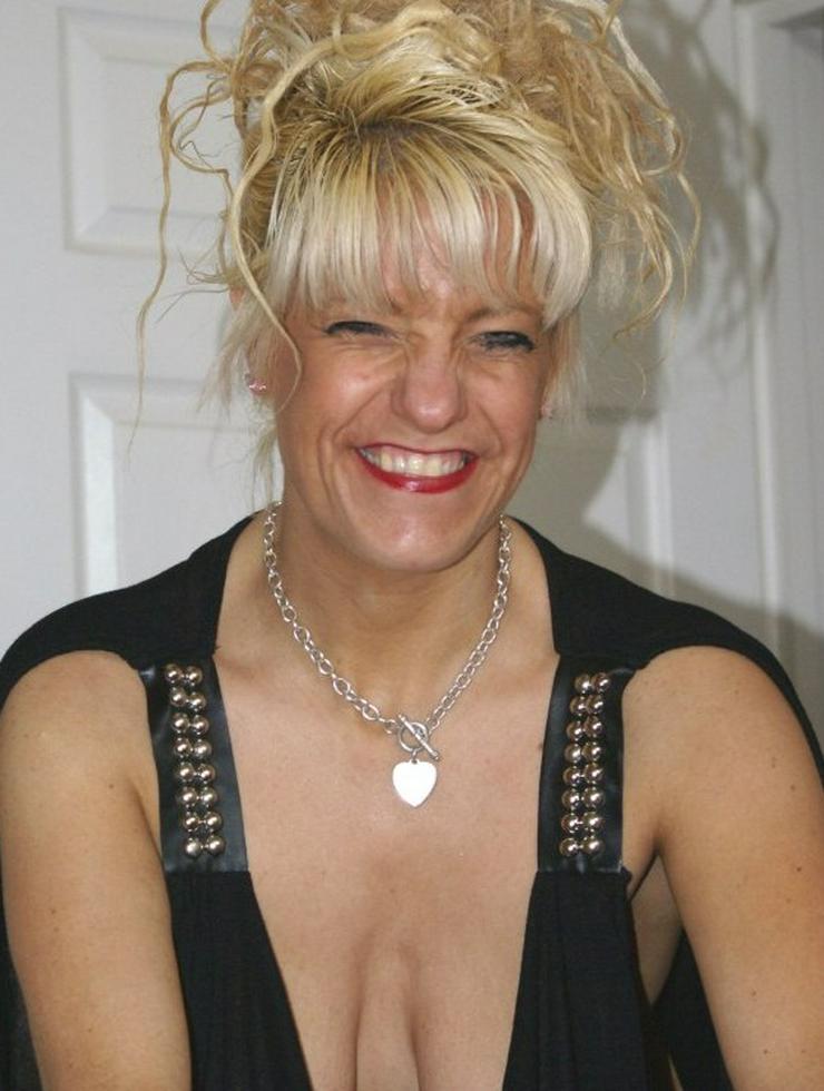 liebevolle Blondine sucht Partner mit Charme   