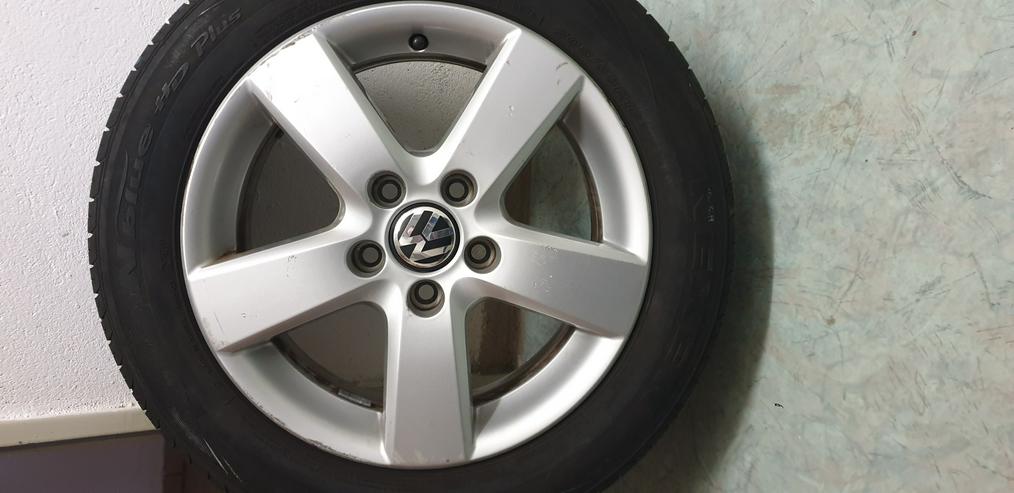 VW Alufelgen mit Sommerreifen und starken 7mm Profiltiefe