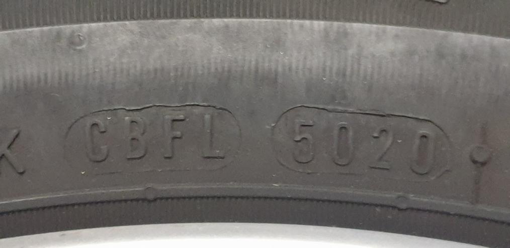 Bild 8: VW Alufelgen mit Sommerreifen und starken 7mm Profiltiefe