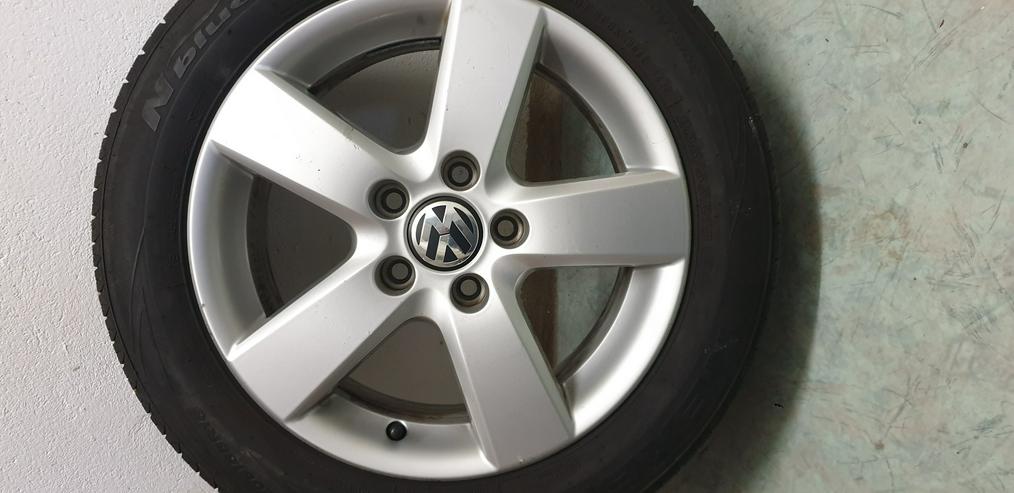 Bild 4: VW Alufelgen mit Sommerreifen und starken 7mm Profiltiefe