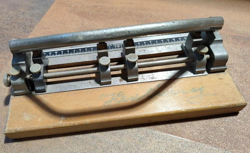 Bild 8: Robuster historischer Vintage Mehrfach-Locher, 1930 er Jahre, Antik