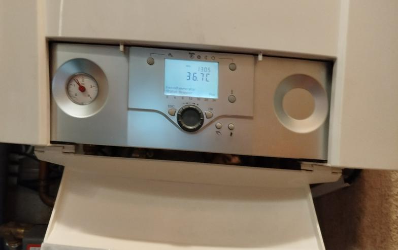 Bild 2: Remeha Evita 25s BHKW BJ. 2014 Gas-Brennwert-Wandkessel mit Stromgenerator