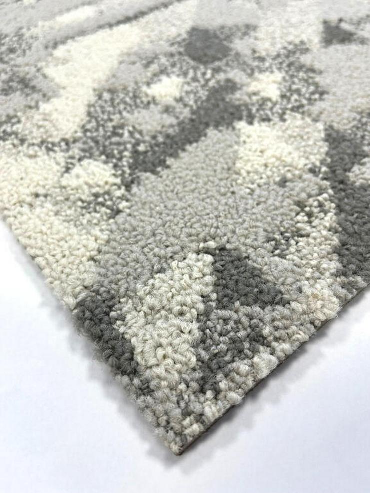 Bild 2: Schöne helle Teppichfliesen mit Muster, neu im Karton