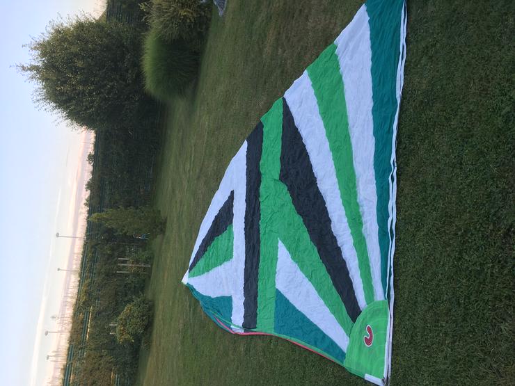 Bild 4: Spinnaker von De Vries, grün-schwarz, gebraucht ohne Beschädigung - Ersatz