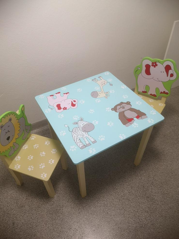 Kindertisch mit 2 Stühlen