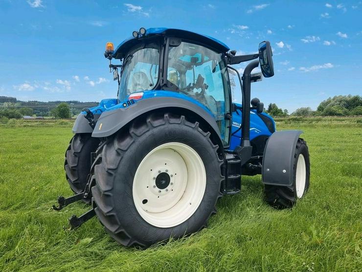 Bild 2: New Holland T 5.140 AC