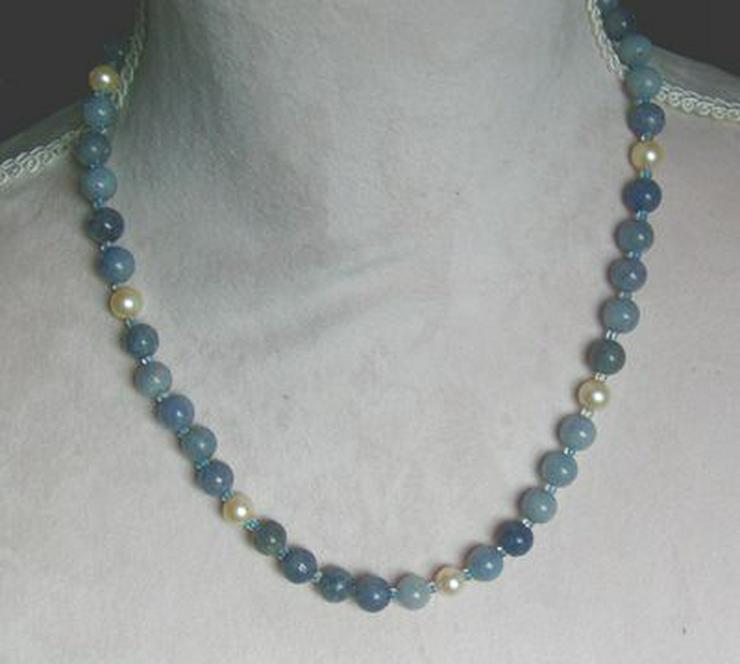 Blauquarzkette mit Perleneinlagen