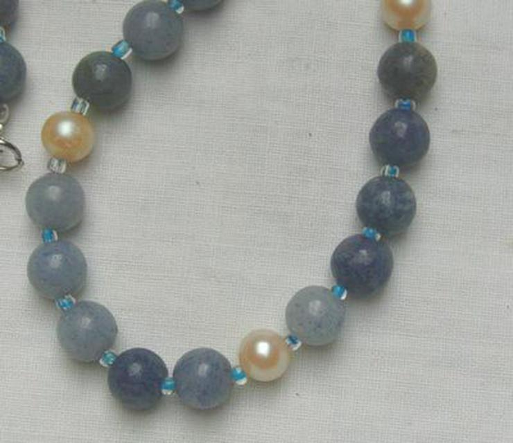 Bild 6: Blauquarzkette mit Perleneinlagen